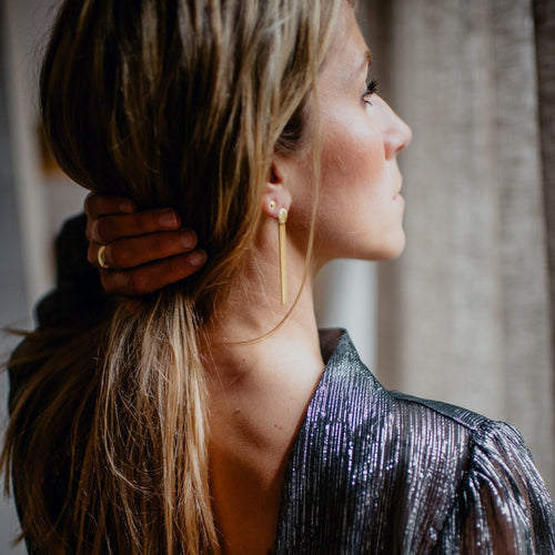 Ribbed Medium Moon Chain Stud Earring