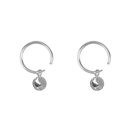 blinkende bedel met vintage randje zilver aan open oorring